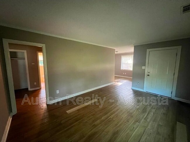 Building Photo - 2201 Shirley Ave