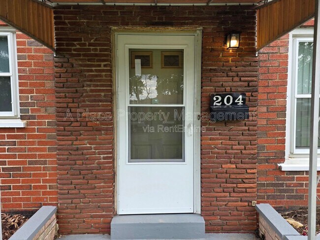 Foto del edificio - 204 Hawkesbury Dr