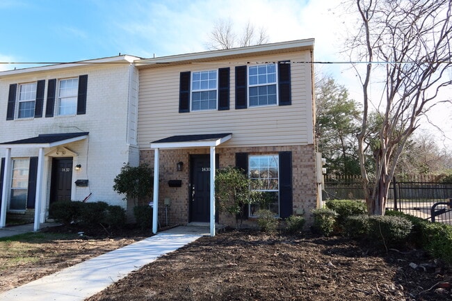 Patio delantero - 1430 Erin Ave