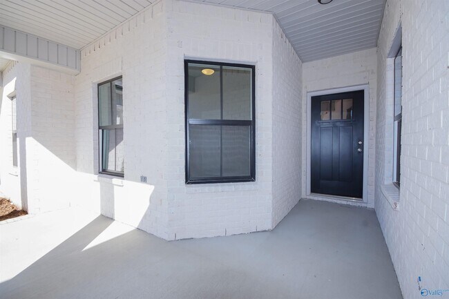 Building Photo - 402 Raleigh Elm Dr