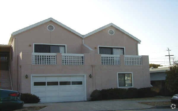 Building Photo - 435 Liberty St