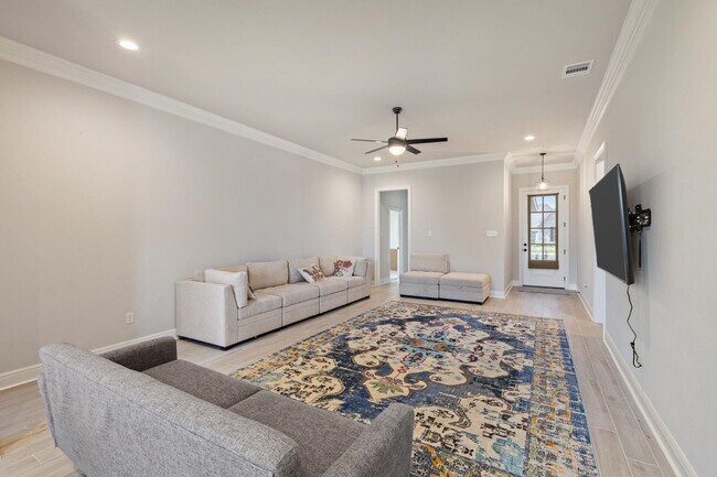 Building Photo - 4479 Lakes Edge Dr