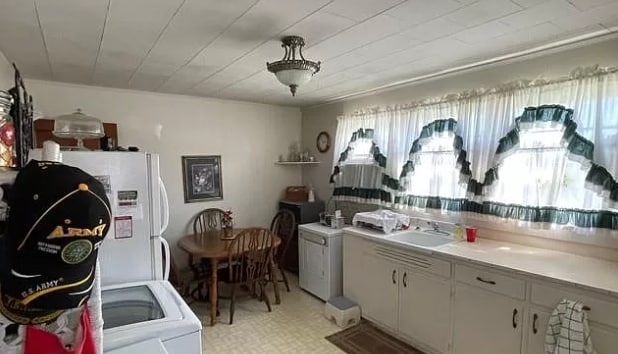 Building Photo - 3350 Clay Ct