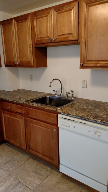 Building Photo - Great First Floor Duplex in Squirrel Hill!
