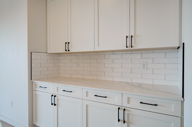 Building Photo - 901 Scenic Trl