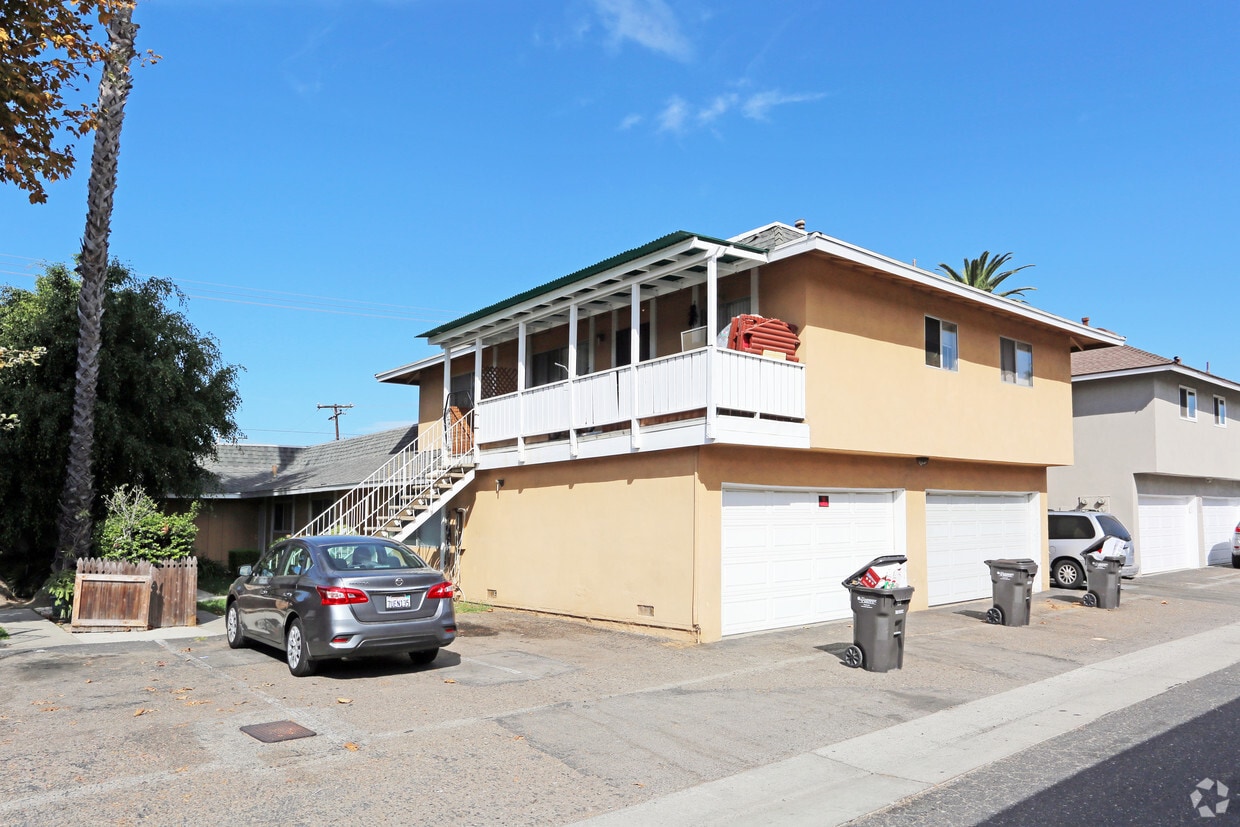 Building Photo - 16562 Goldenwest St