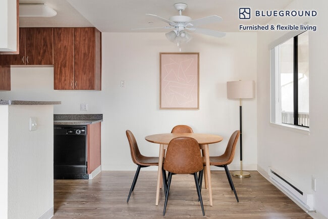 Building Photo - 1600 Villa St