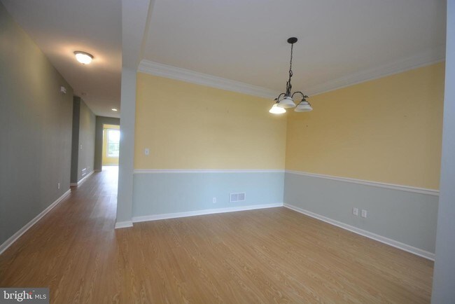 Building Photo - 215 Spring Meadow Dr