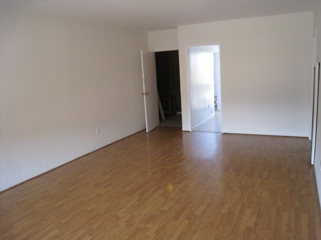 Foto del edificio - 1031 E 4th St