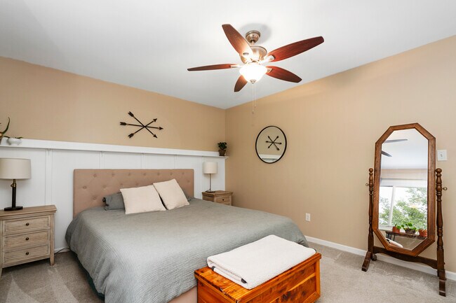 Building Photo - 3819 Overland Dr