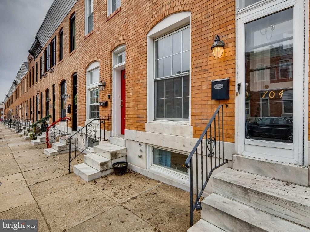 Primary Photo - 704 S Decker Ave