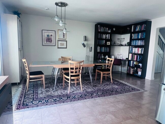 Building Photo - 2813 Via Carrio