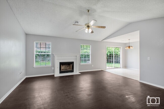 Living Room - 4420 W Beaver Ln