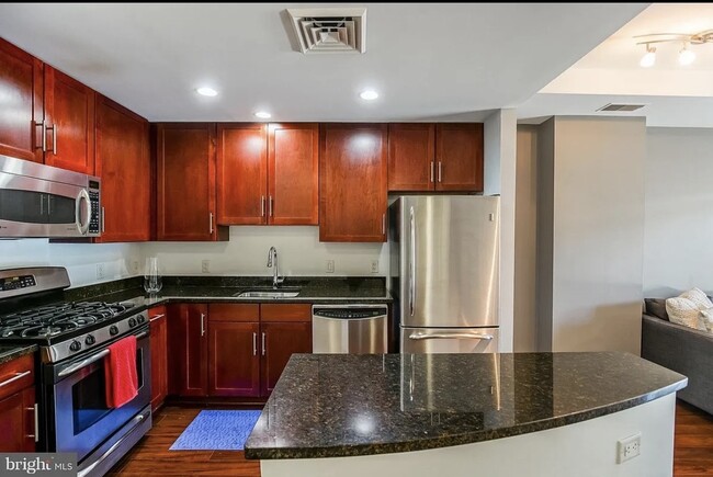 Building Photo - 525 N Fayette St