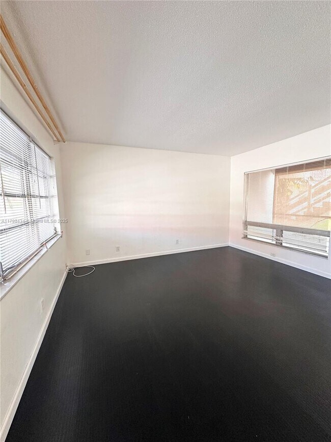 Foto del edificio - 1701 NW 46th Ave