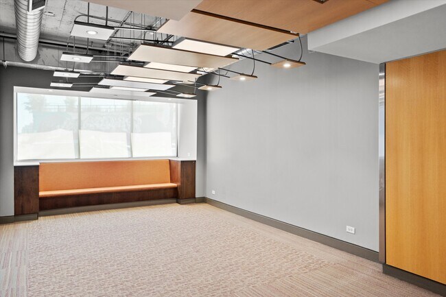 Foto del edificio - 1550 S Blue Island Ave