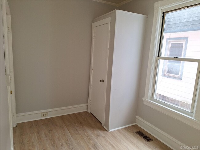 Building Photo - 69 Greenkill Ave