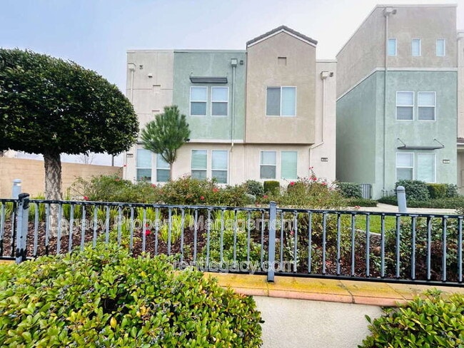 Building Photo - 3998 E Commerce Way