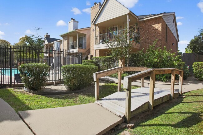 Foto del edificio - 3770 Lovers Wood Ln