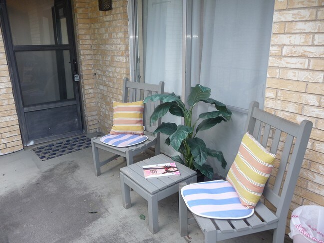 Balcony - 5808 Sandhurst Ln