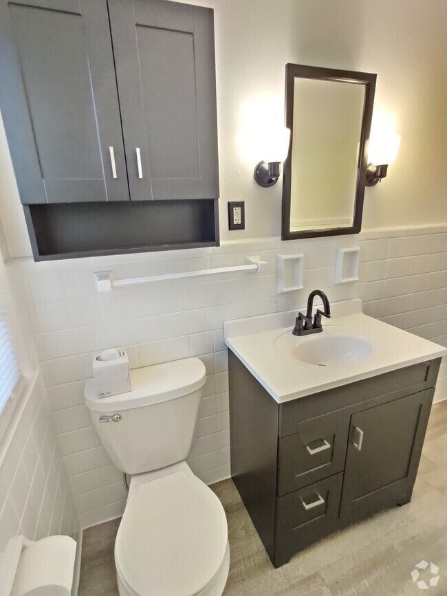 Happy Hollow Apartments for Rent with Hardwood Floors Omaha, NE 1