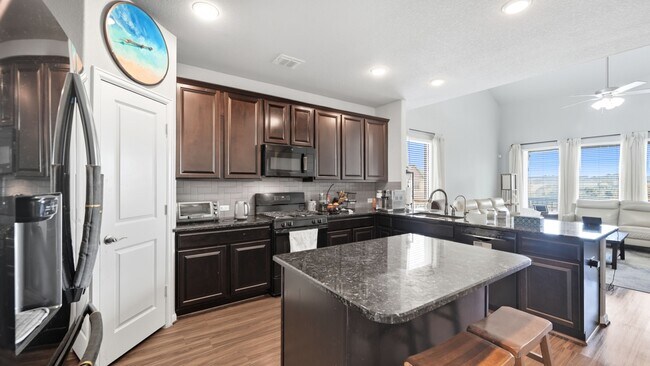 Foto del edificio - 6370 Tarrant Hl