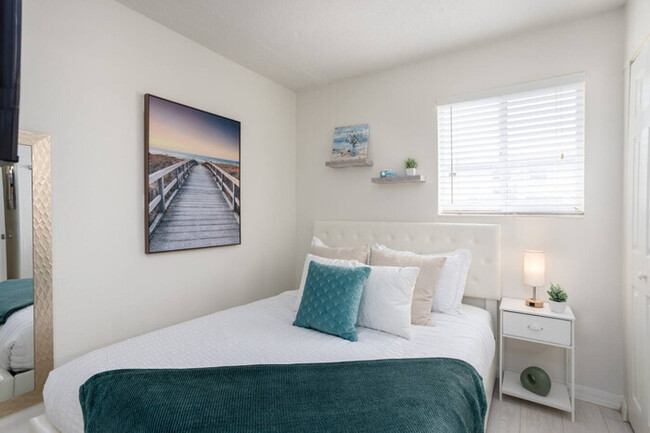 Building Photo - Cozy Condo in Cape Canaveral - Minutes fro...