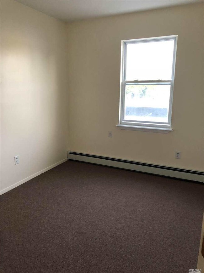 Foto del edificio - 3 bedroom in Jamaica NY 11433