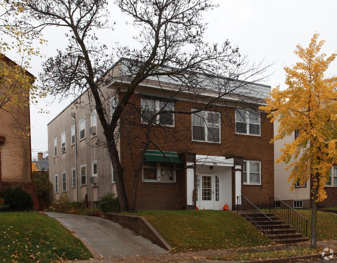 Primary Photo - 4741 Grand Ave