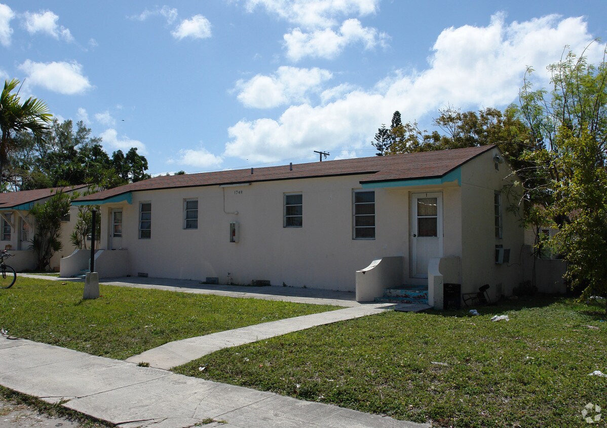 Building Photo - 1748 Taft St