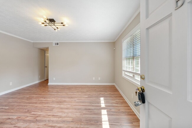 Photo - 325 Winding River Dr Townhome