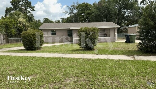 Building Photo - 9331 Forest Hills Dr