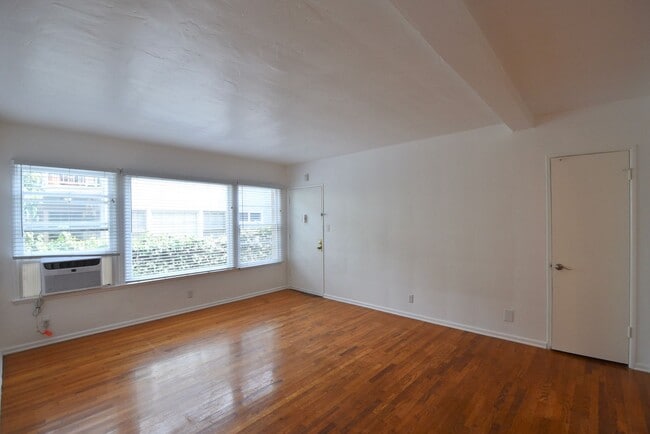 Building Photo - 14830 Dickens St