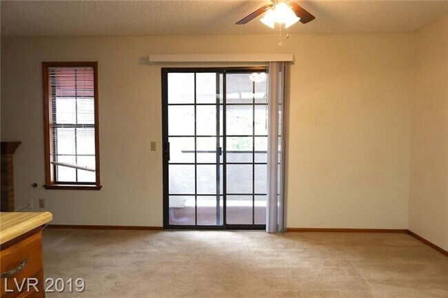 Building Photo - 2 BR / 2 BA 2nd FL. Condo for lease!