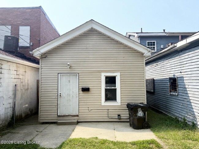 Building Photo - 3319 W Market St