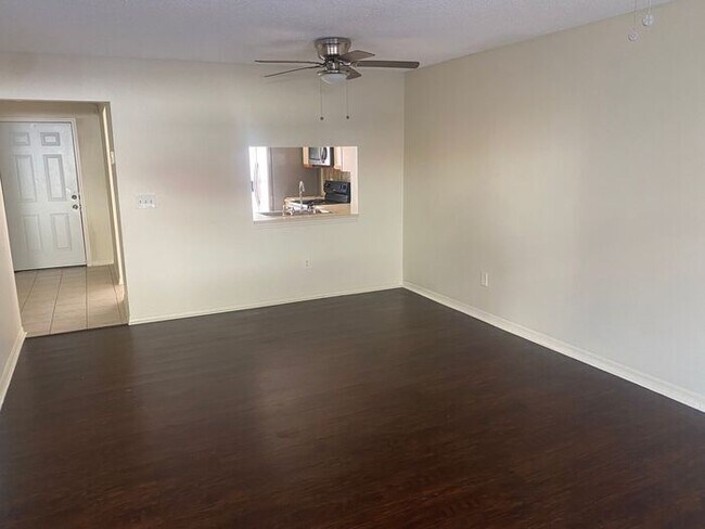 Building Photo - 2 Bedroom 2.5 bath Hidden Creek townhouse ...