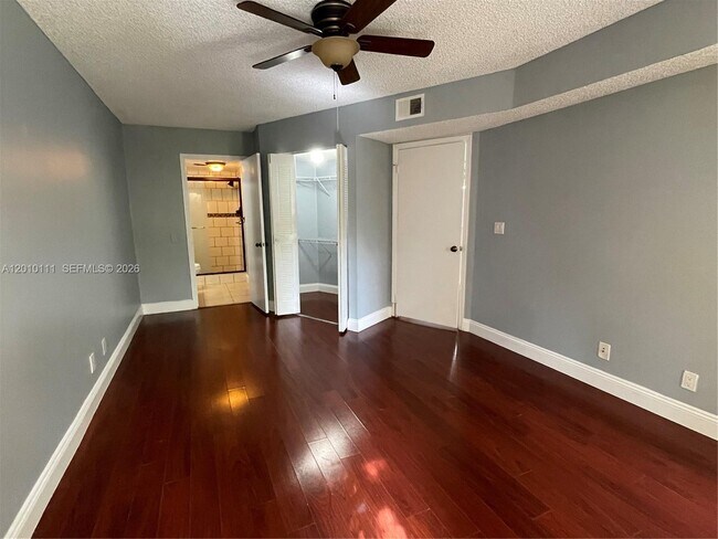 Building Photo - 9999 Summerbreeze Dr
