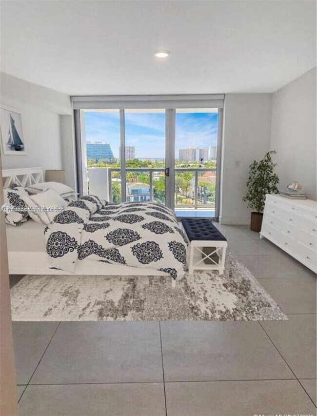 Foto del edificio - 9261 E Bay Harbor Dr
