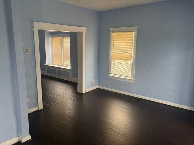 Foto del edificio - 3423 E 126th St