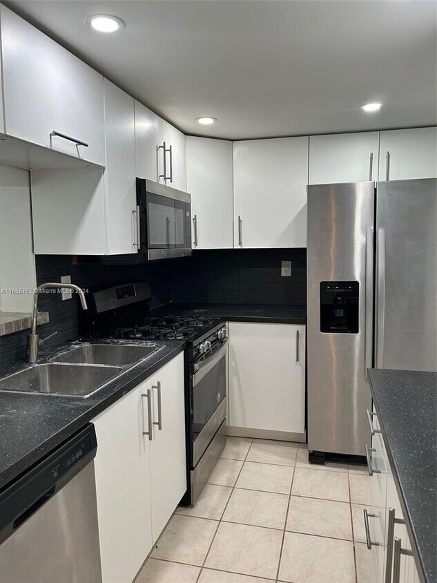 Primary Photo - 2201 Brickell Ave