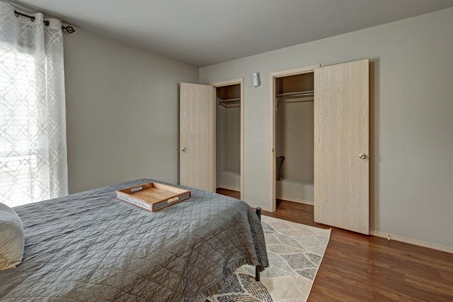 1bd, 1 bth bedroom - The Cottages at Hefner Road