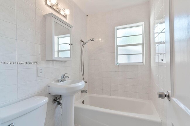 Building Photo - 300 SW 14th Ct