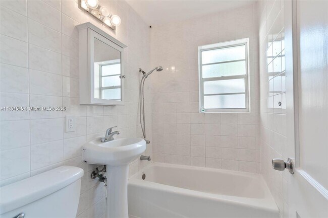 Foto del edificio - 300 SW 14th Ct