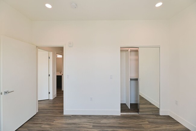 Interior Photo - 4000 Mont Clair Apartments