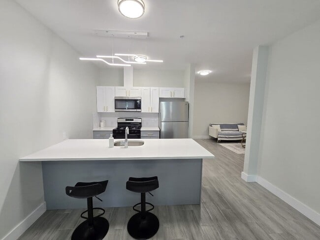 Foto del edificio - 130 Ellis Ave