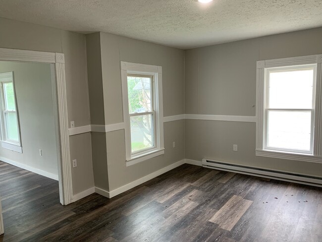 Building Photo - 217