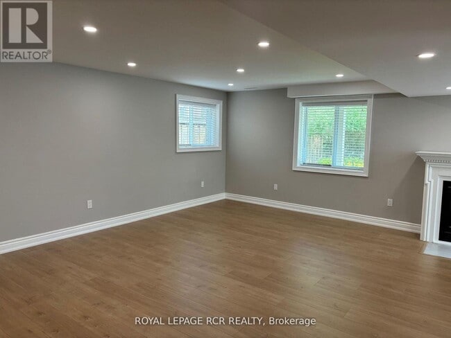 Building Photo - 35 Sandringham Cir