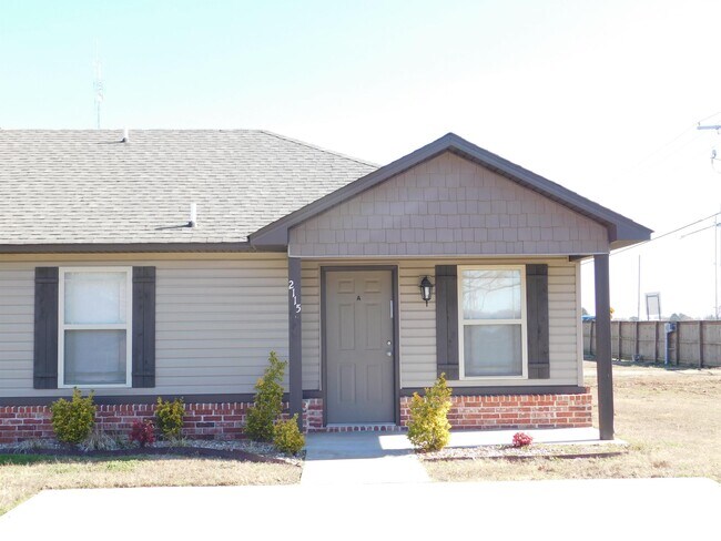 Building Photo - 2115 Rustic Way