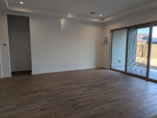 Building Photo - Spacious 4BR House in Goodyear