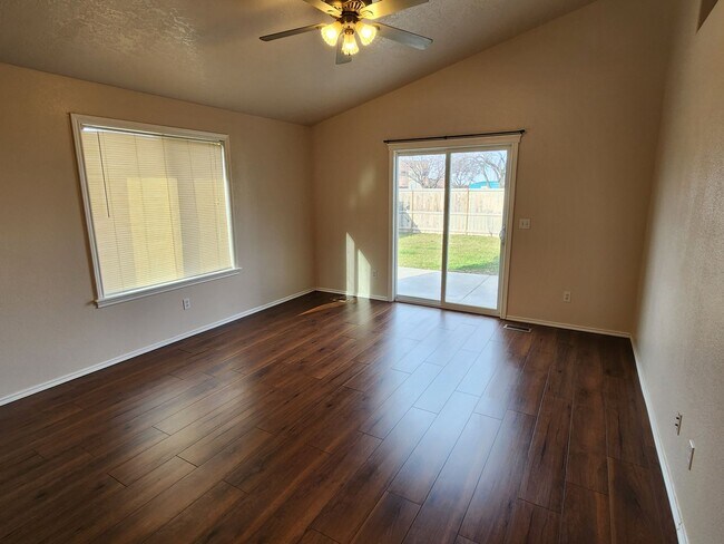 Foto del edificio - Caldwell 3 Bedroom 2 Bath home.